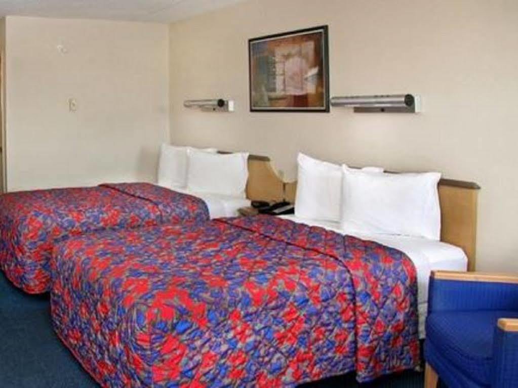 Red Roof Inn Mt Laurel Маунт-Лорел Экстерьер фото