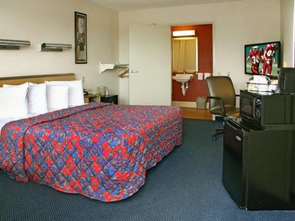 Red Roof Inn Mt Laurel Маунт-Лорел Экстерьер фото